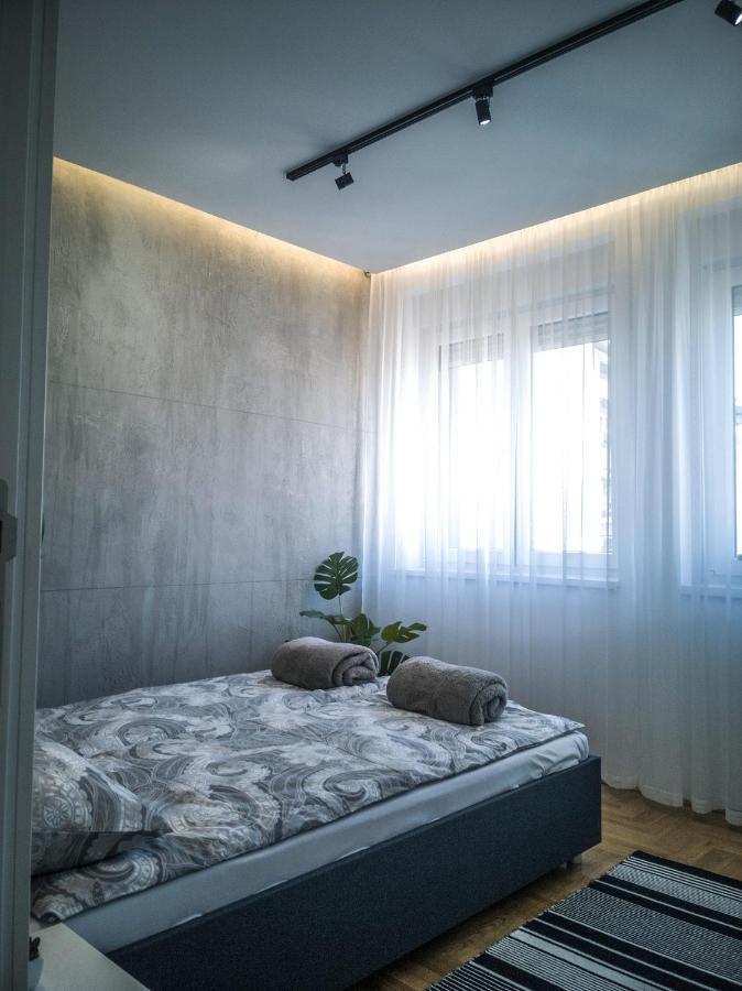 Raw Industrial City Apartment Subotica Buitenkant foto