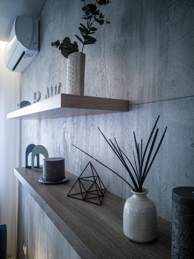 Raw Industrial City Apartment Subotica Buitenkant foto