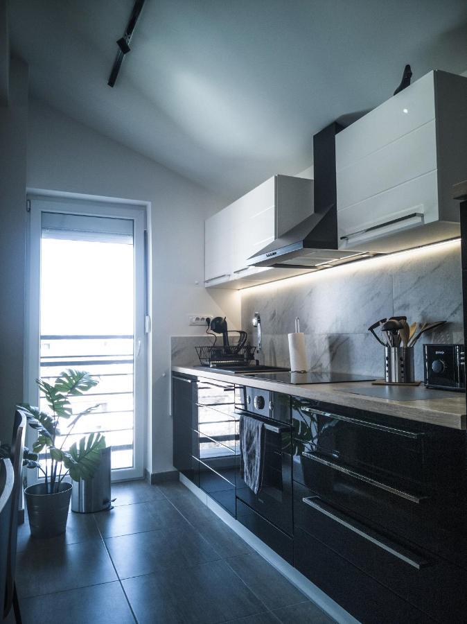 Raw Industrial City Apartment Subotica Buitenkant foto