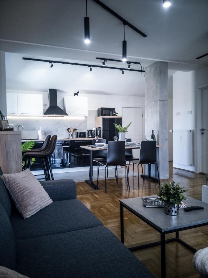 Raw Industrial City Apartment Subotica Buitenkant foto