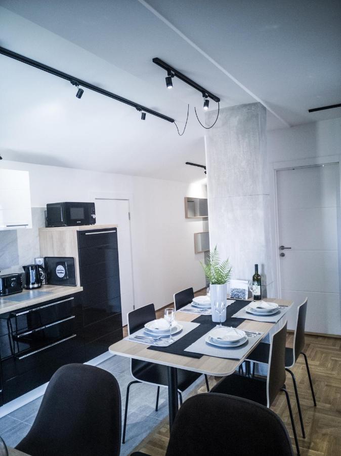 Raw Industrial City Apartment Subotica Buitenkant foto