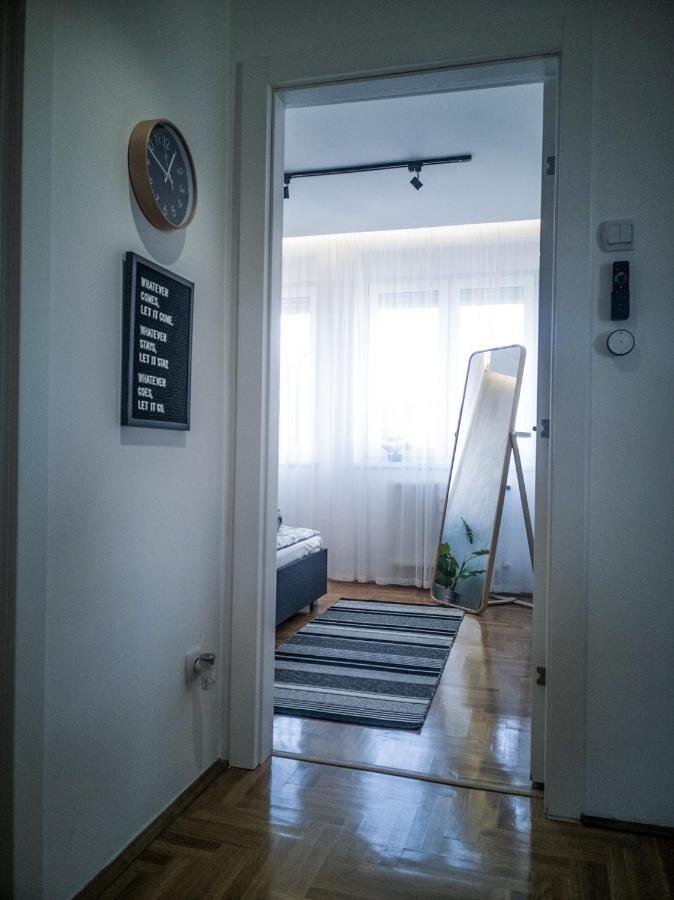 Raw Industrial City Apartment Subotica Buitenkant foto